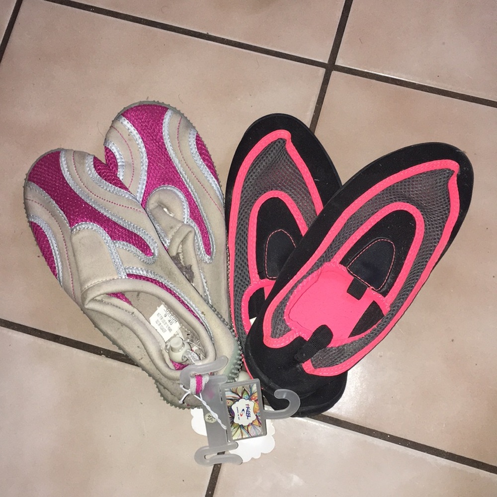 Swimming shoes